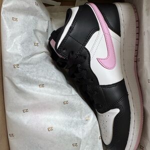 Air Jordan 1 Mid GS Arctic Pink-Black